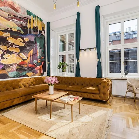 Loft Apartment *