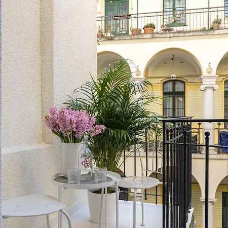 Loft Apartment *
